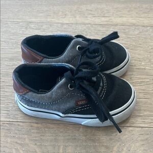 Vans Toddler Two-Tone Black and Gray Low-Top Sneakers with Brown Heel Accent